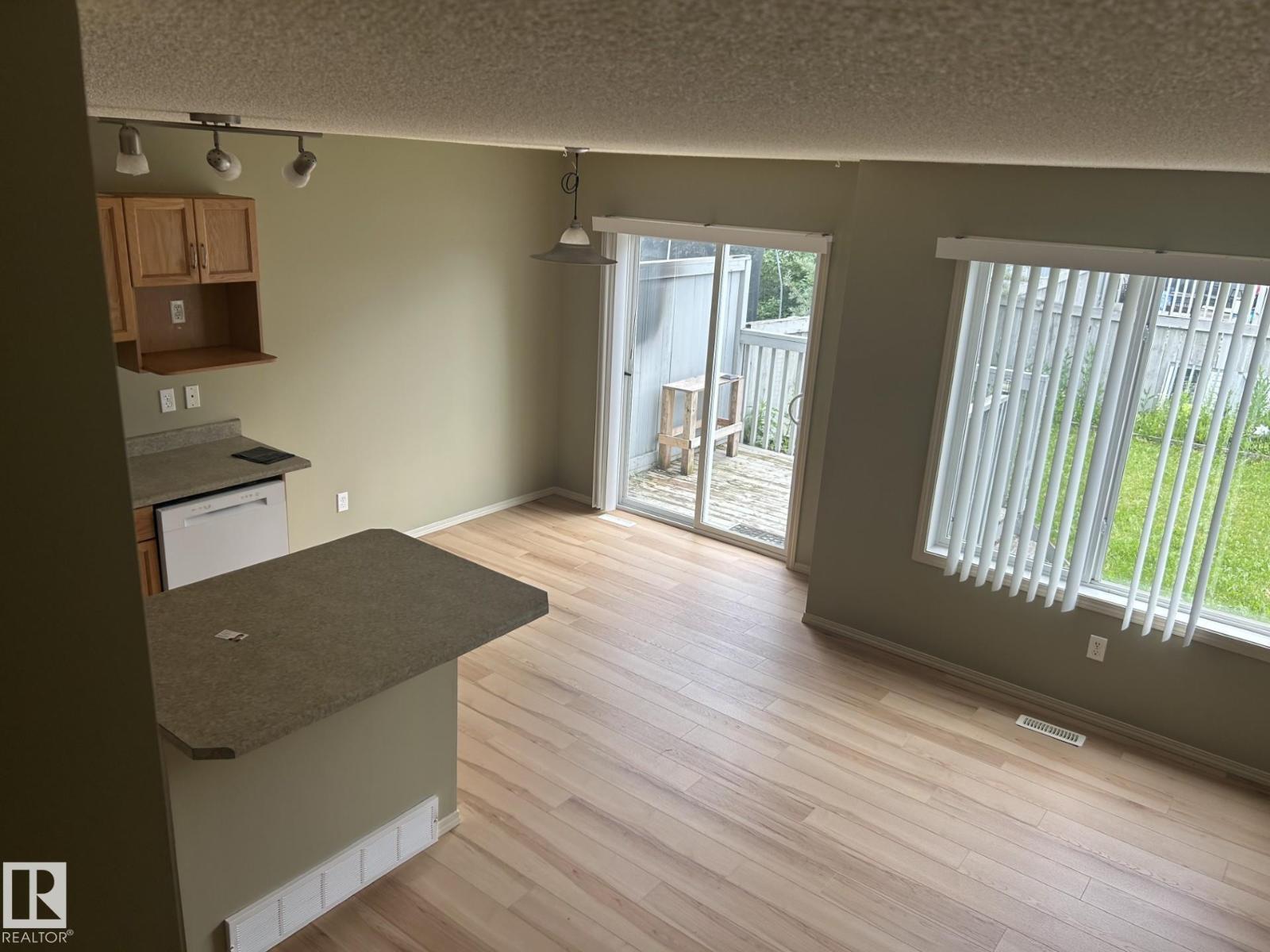 #112 4350 23 ST NW - 16
