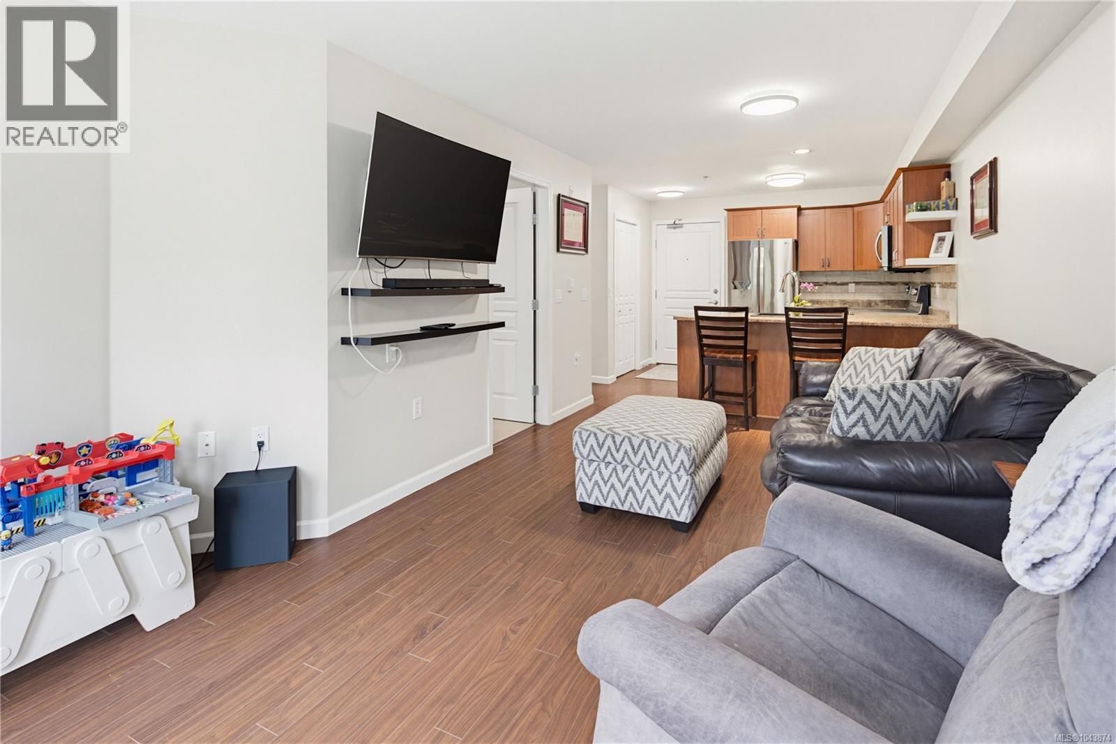 #205 663 Goldstream Ave - 8