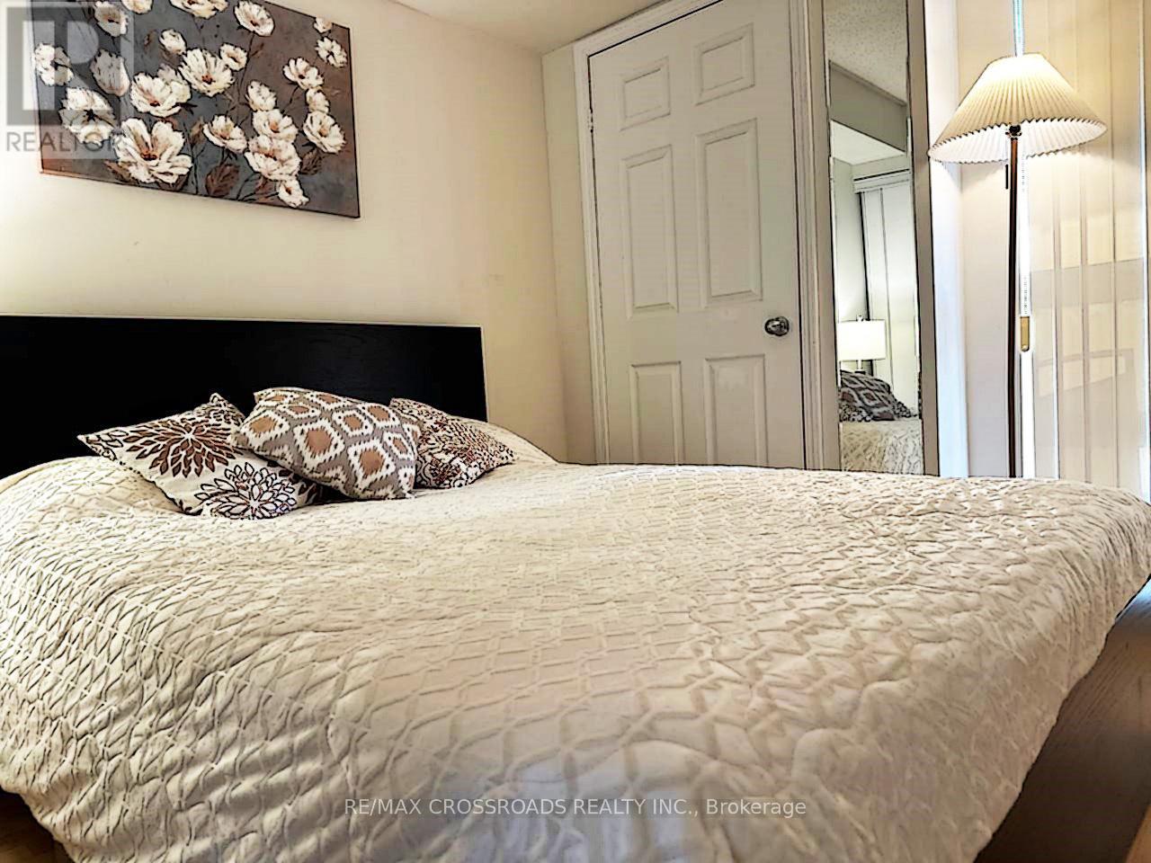 #906 155 BEECROFT ROAD - 22
