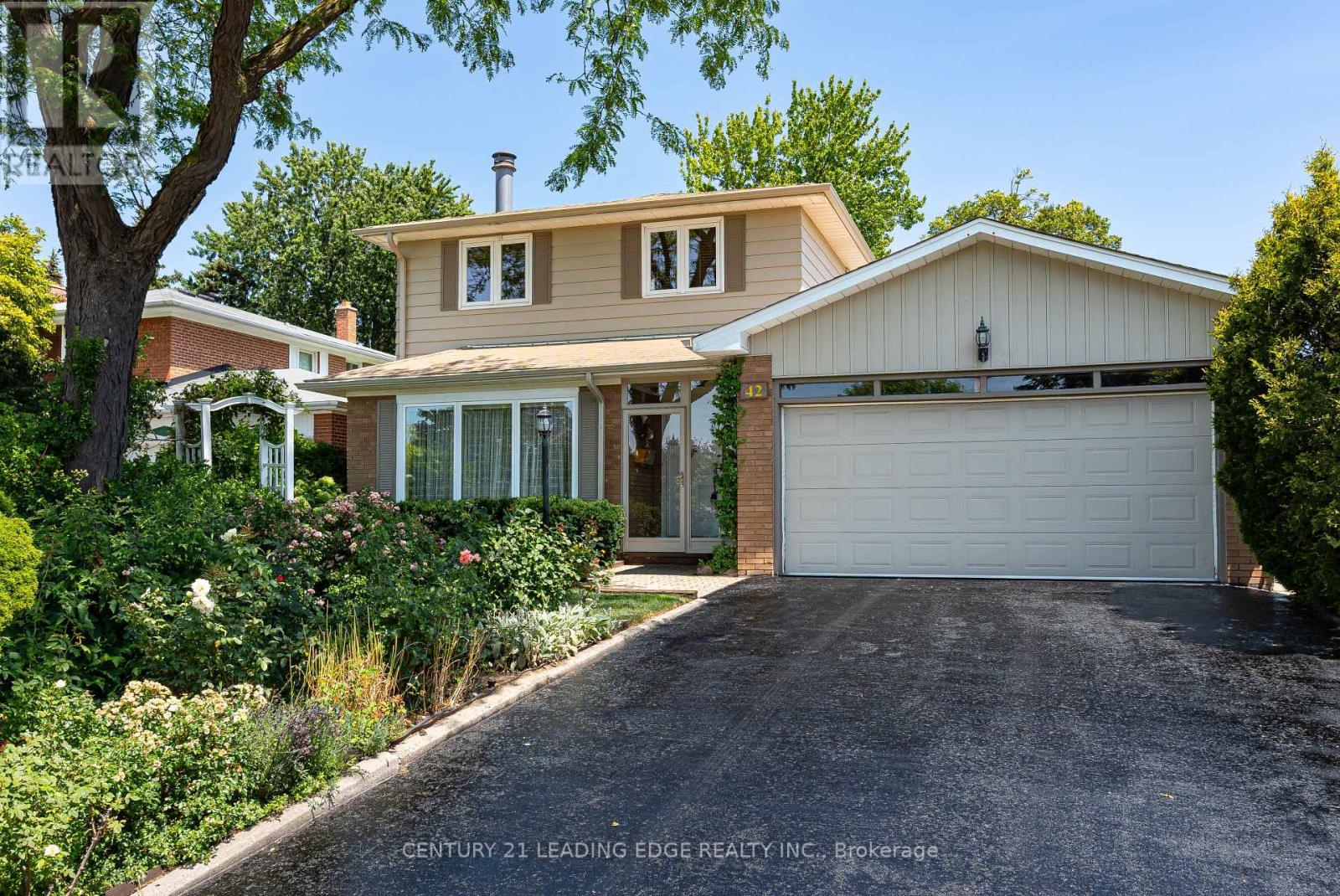 42 KAMLOOPS DRIVE - 1
