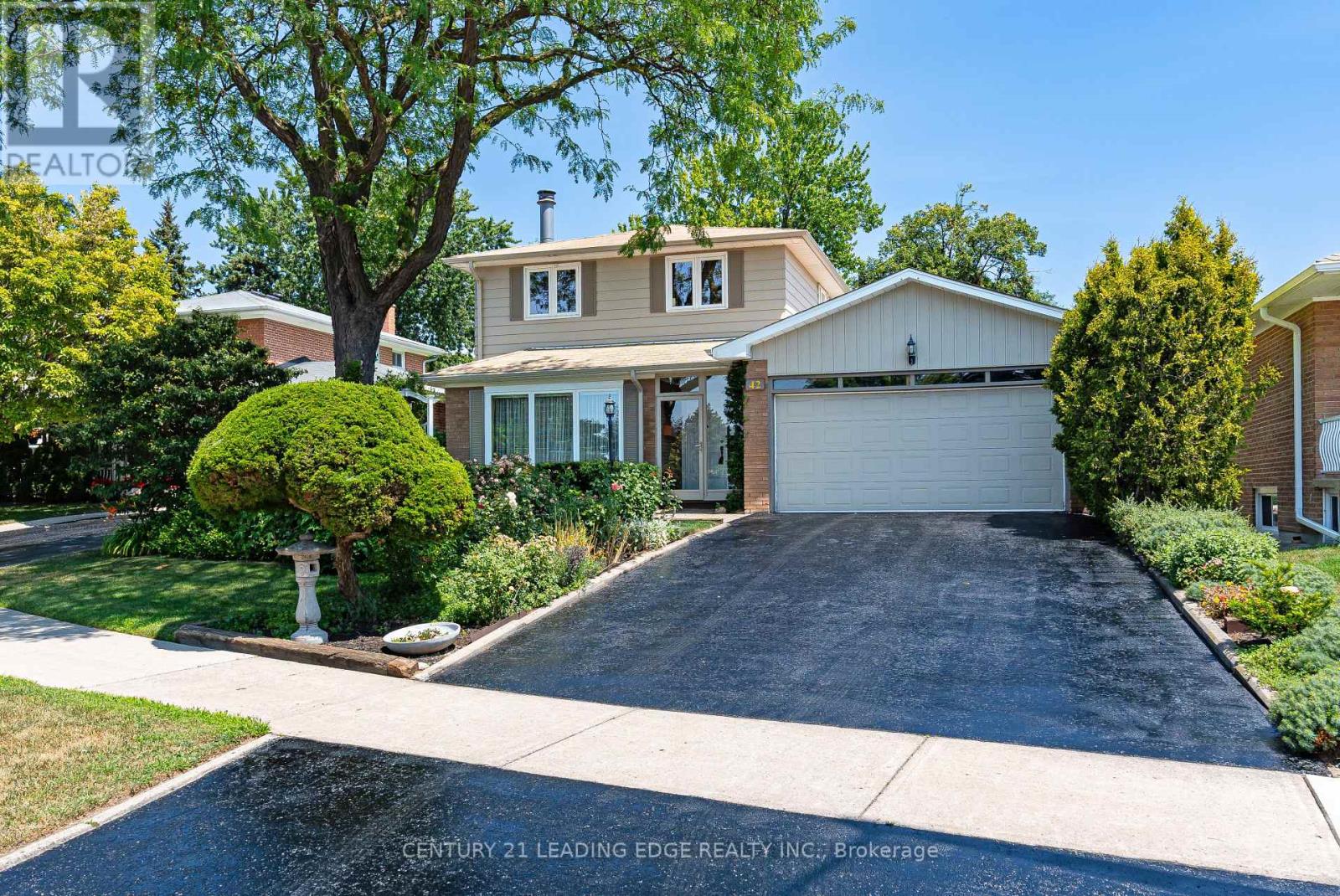 42 KAMLOOPS DRIVE - 2