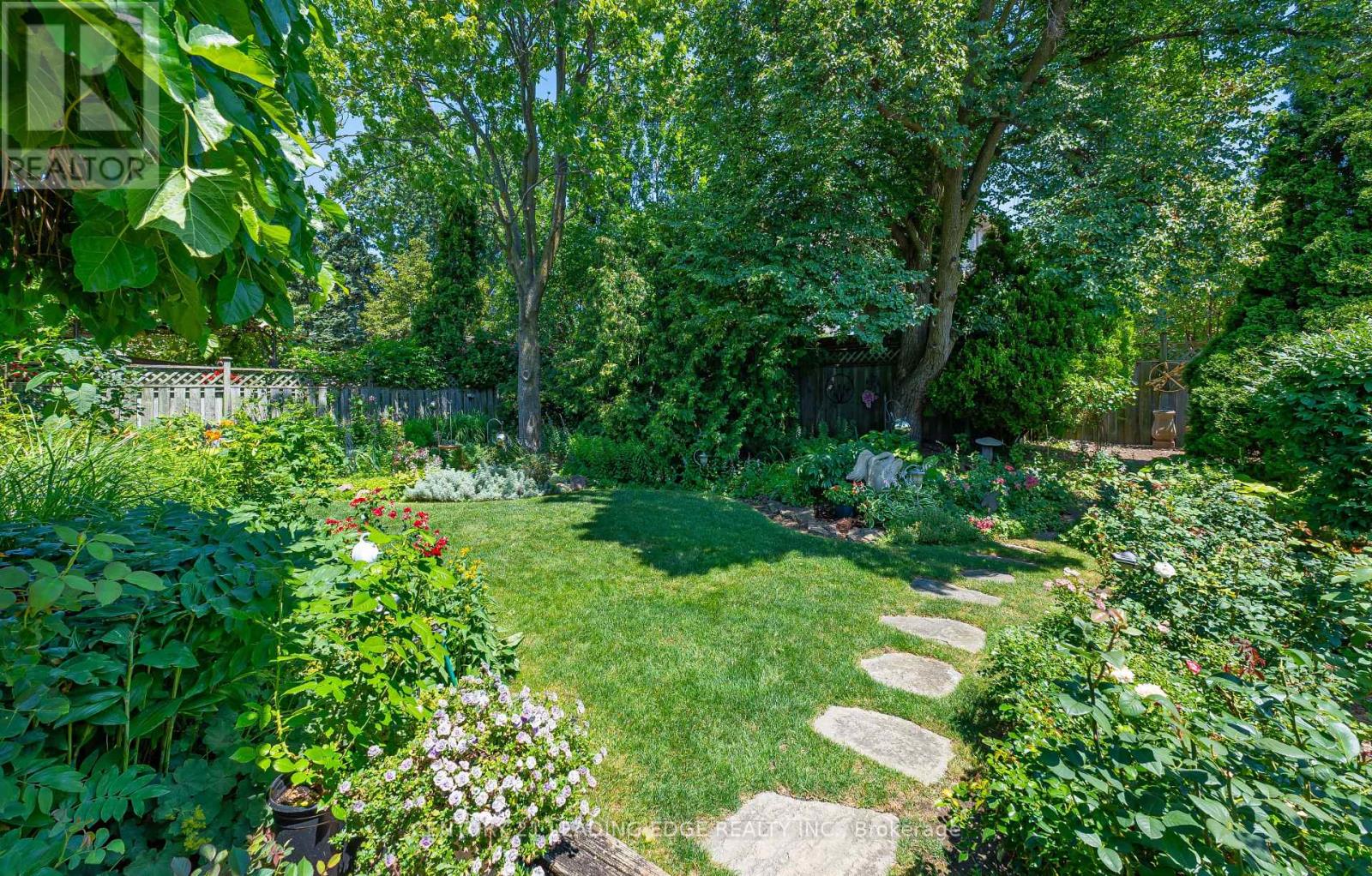 42 KAMLOOPS DRIVE - Image 28
