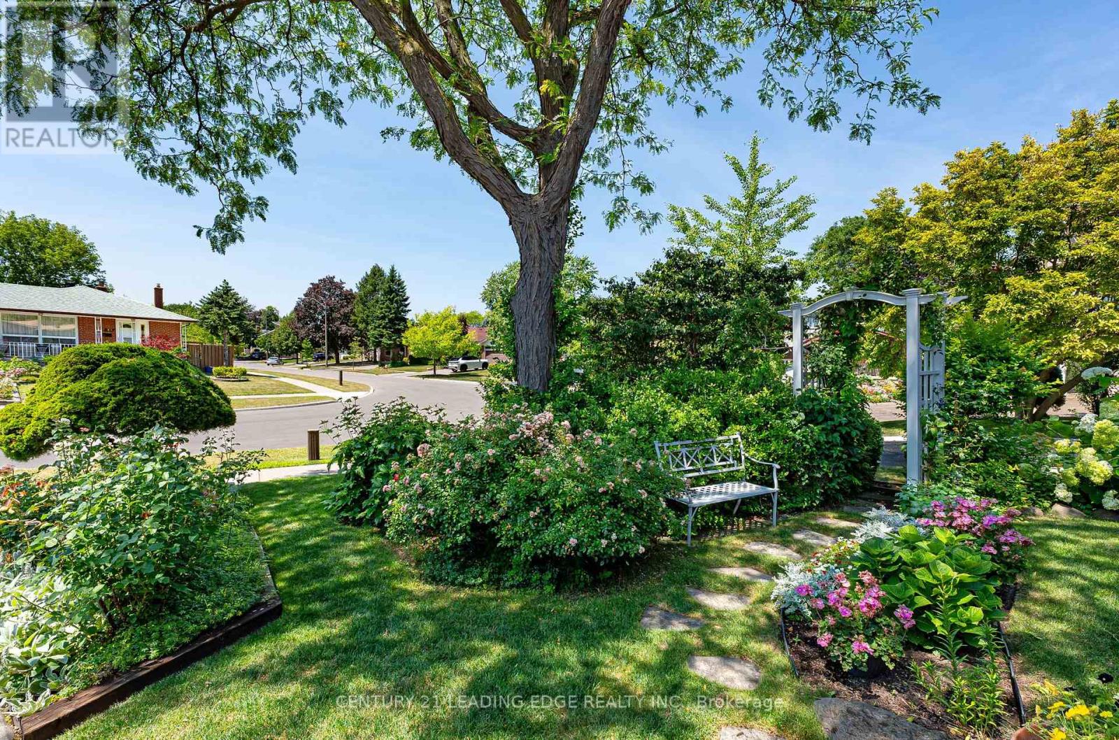 42 KAMLOOPS DRIVE - Image 4