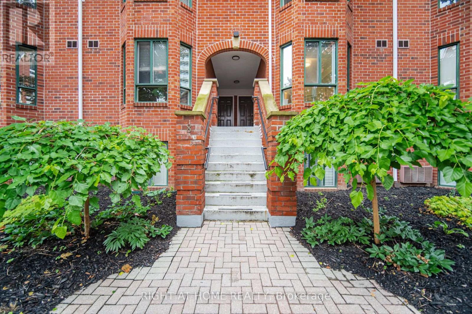 #TH 8A 801 KING STREET W - 1