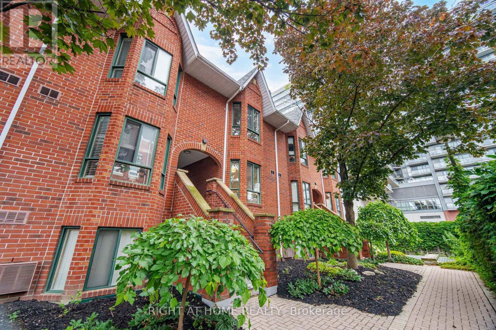 #TH 8A 801 KING STREET W - 2