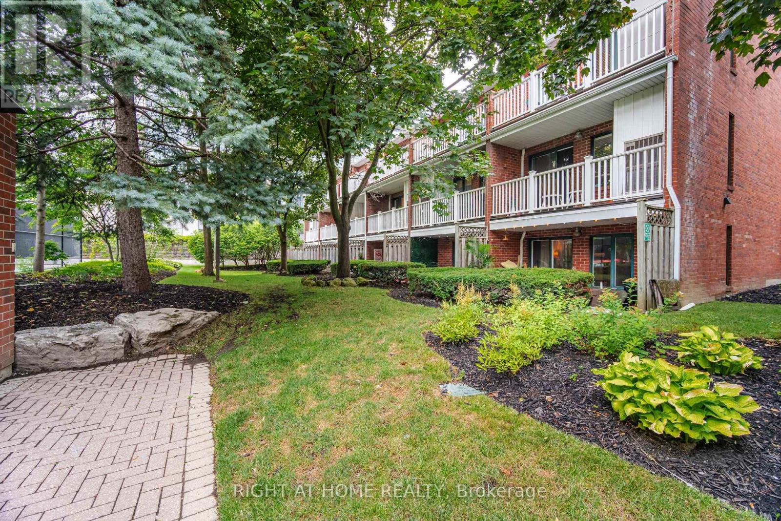 #TH 8A 801 KING STREET W - Image 25