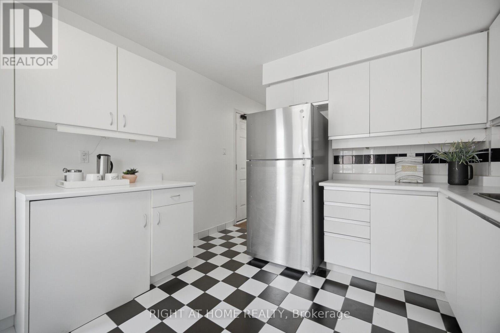 #TH 8A 801 KING STREET W - Image 6