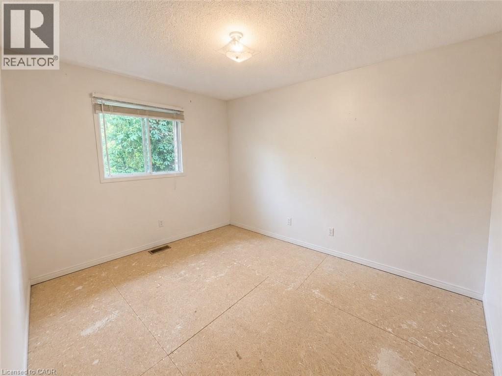 10 JEANETTE Avenue - 15