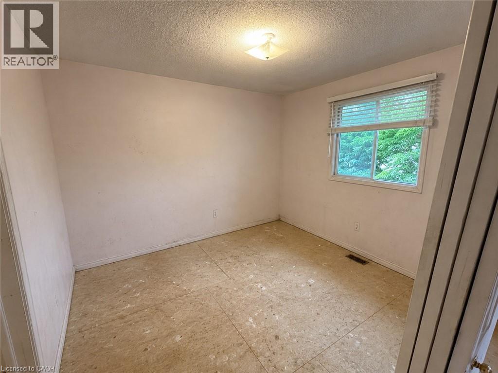 10 JEANETTE Avenue - 16