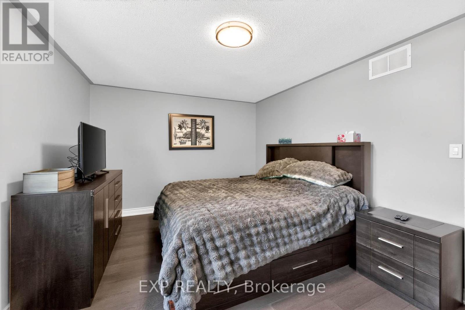 2345 SOUTHCOTT ROAD - 23