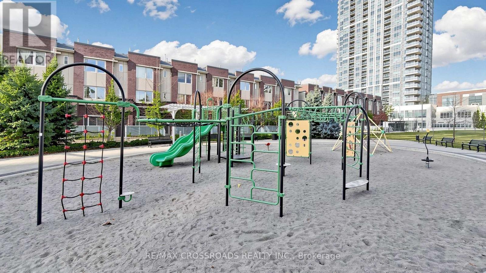 #525 275 VILLAGE GREEN SQUARE - 42