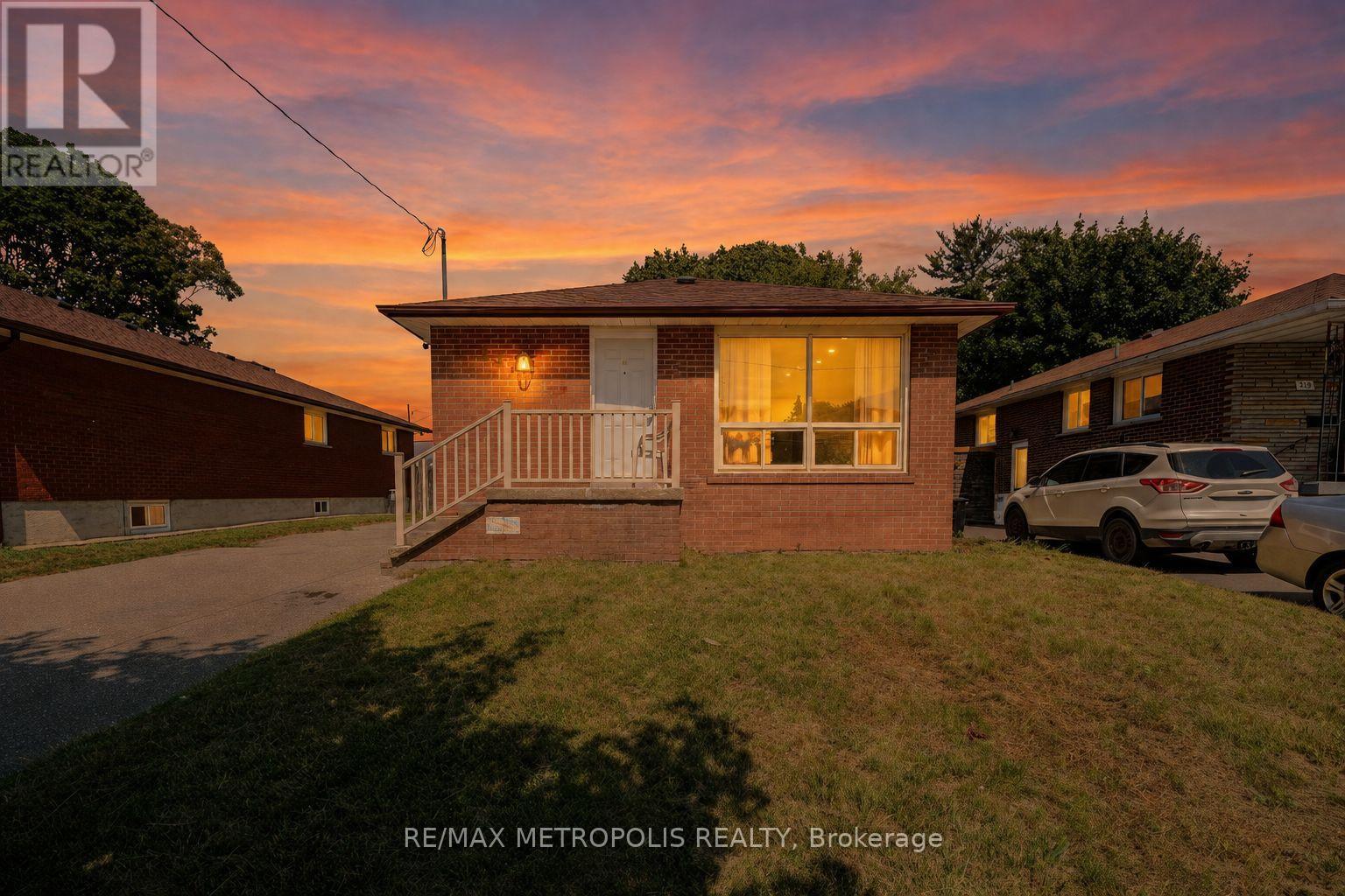 235 WAVERLY STREET S - 1