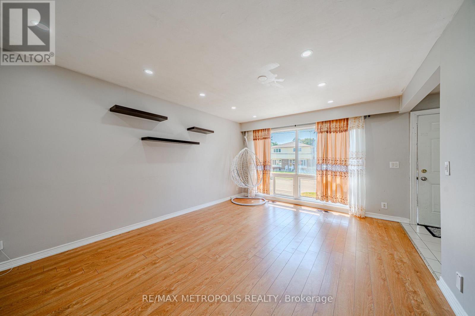 235 WAVERLY STREET S - 10