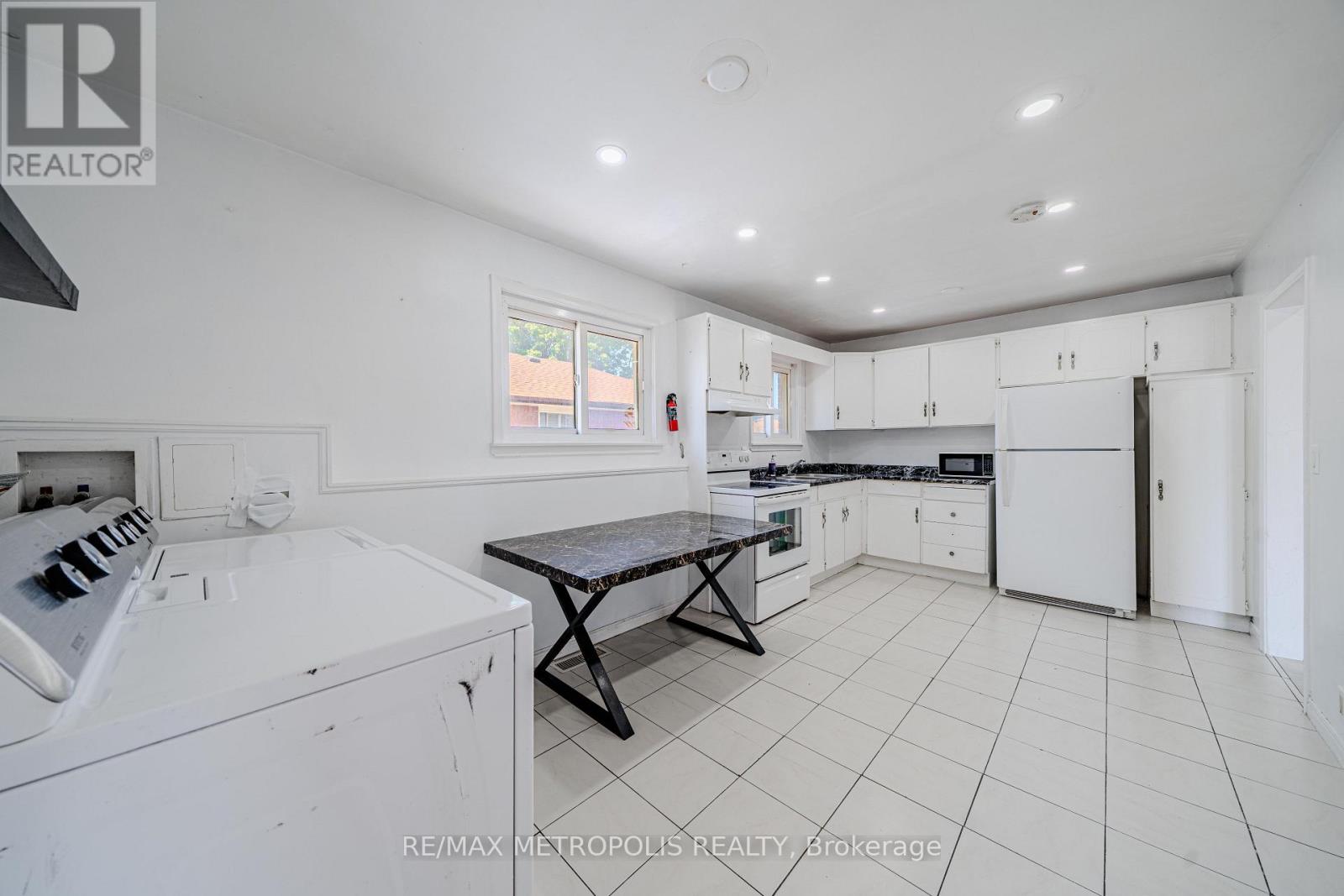 235 WAVERLY STREET S - 11