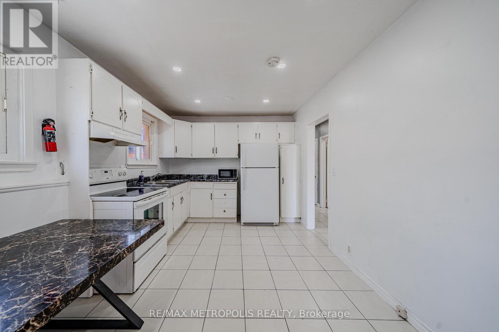 235 WAVERLY STREET S - 12