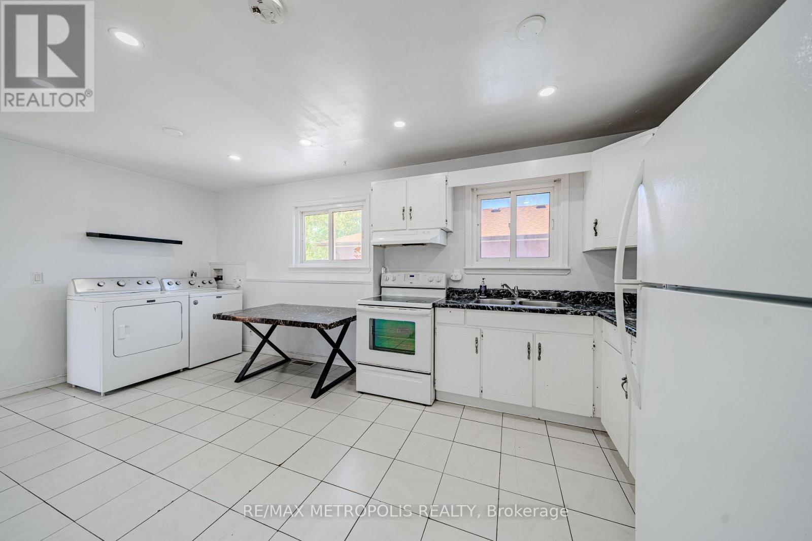 235 WAVERLY STREET S - 13
