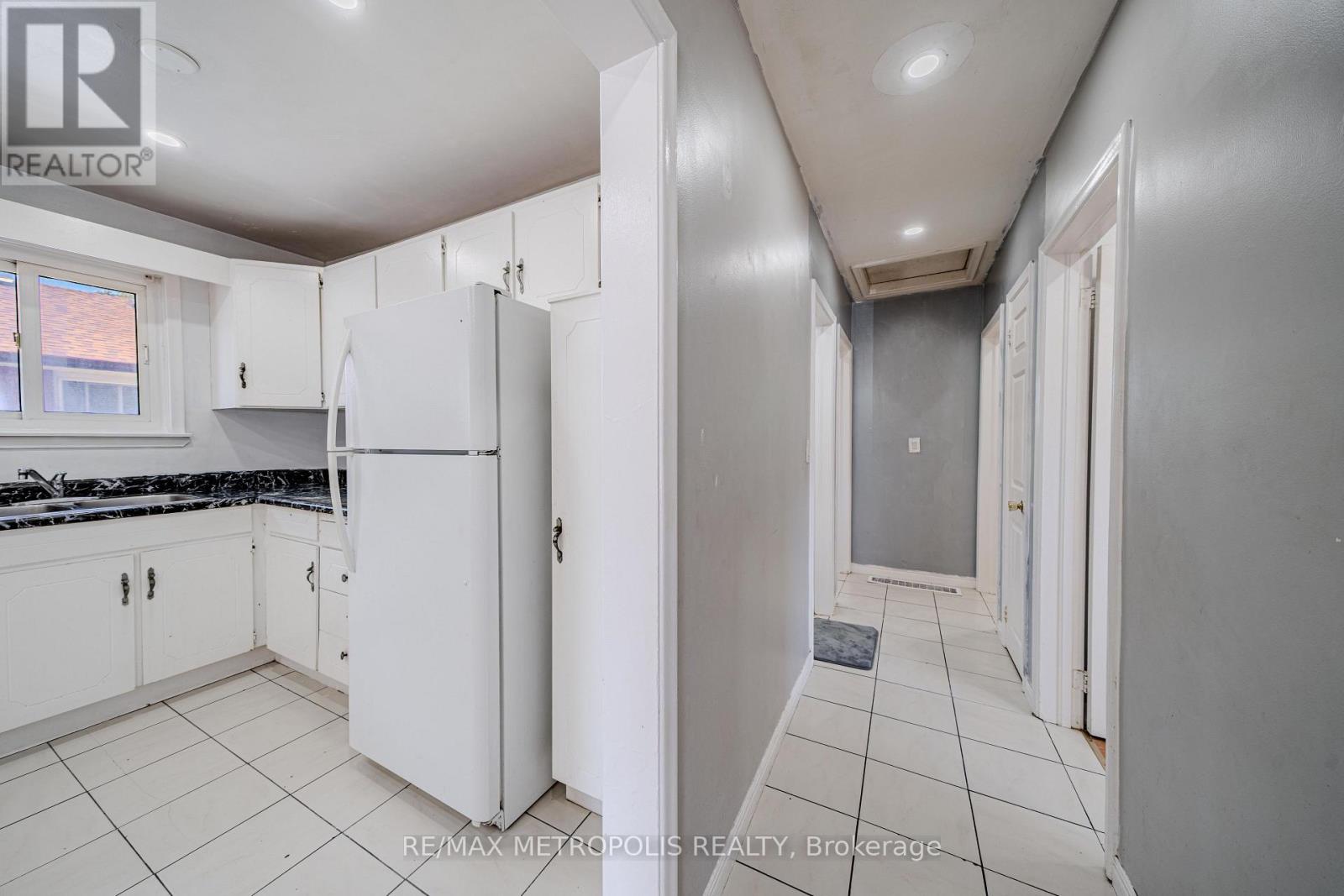 235 WAVERLY STREET S - 14