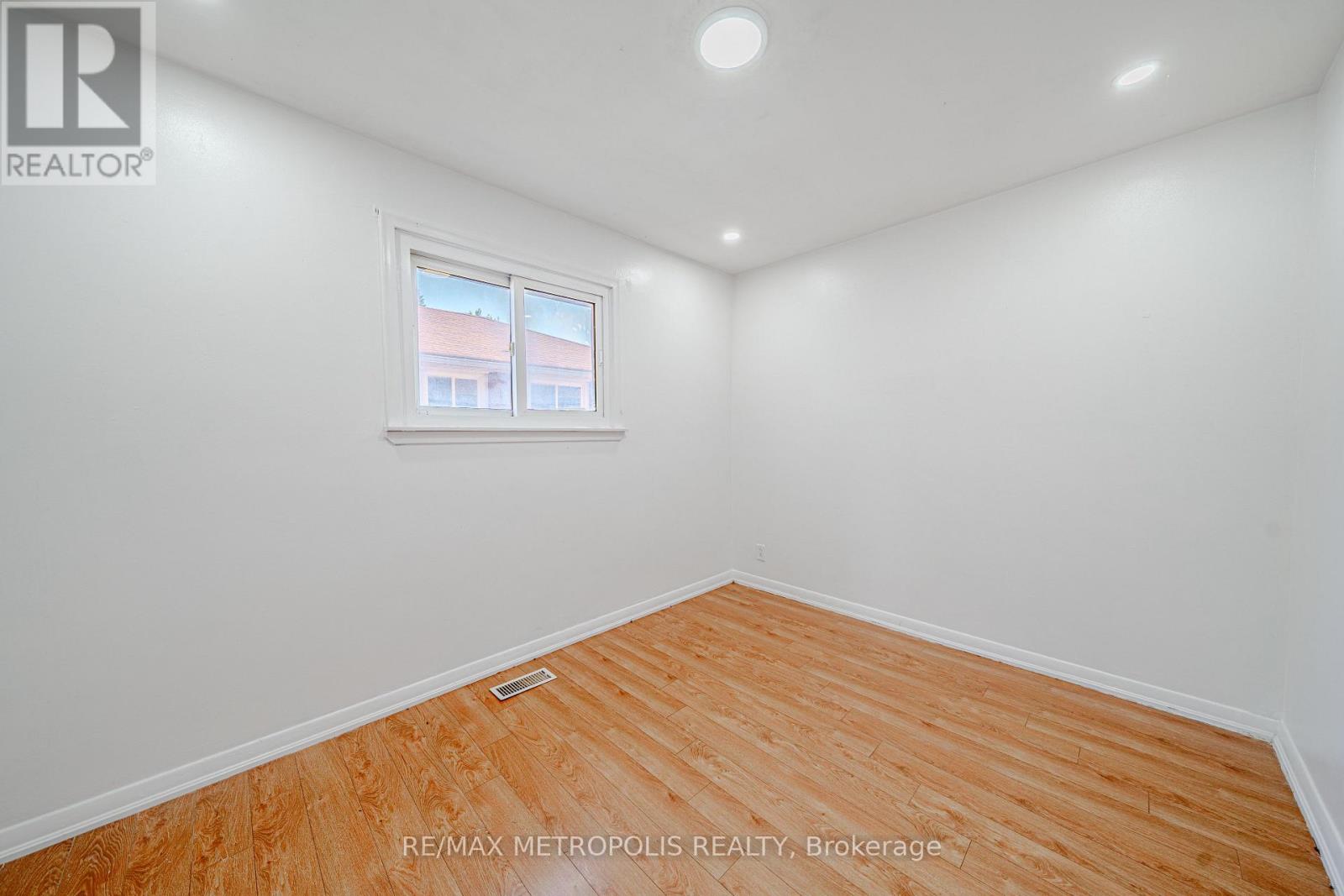 235 WAVERLY STREET S - 15
