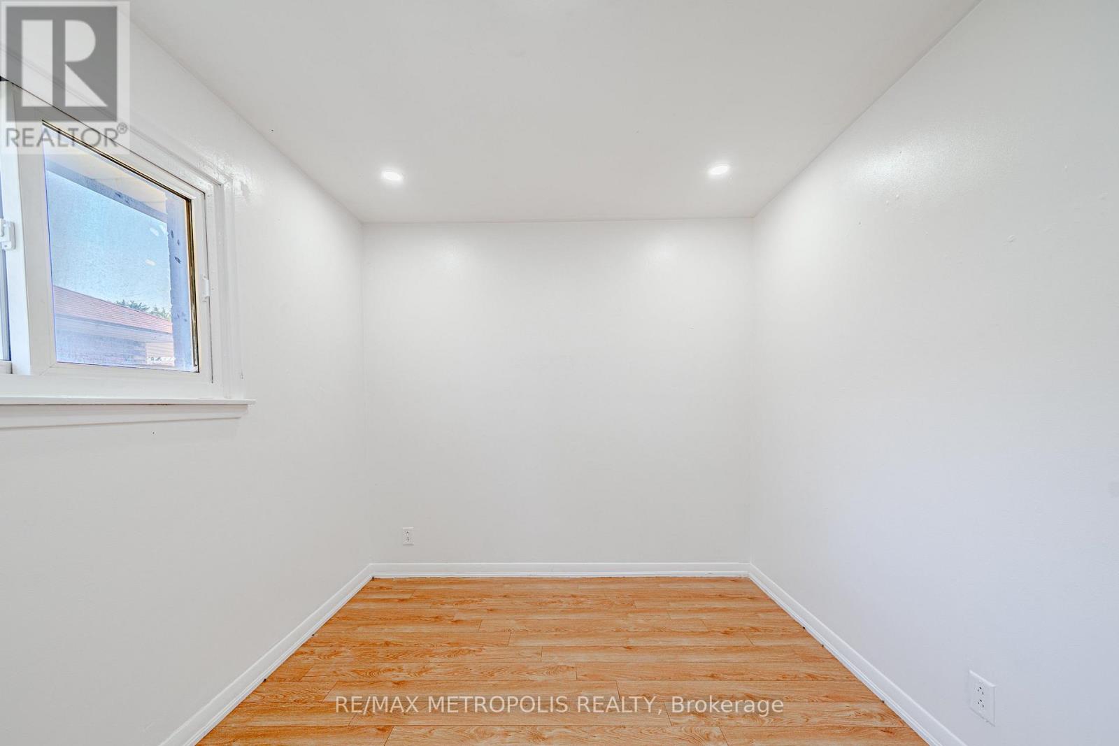 235 WAVERLY STREET S - 16