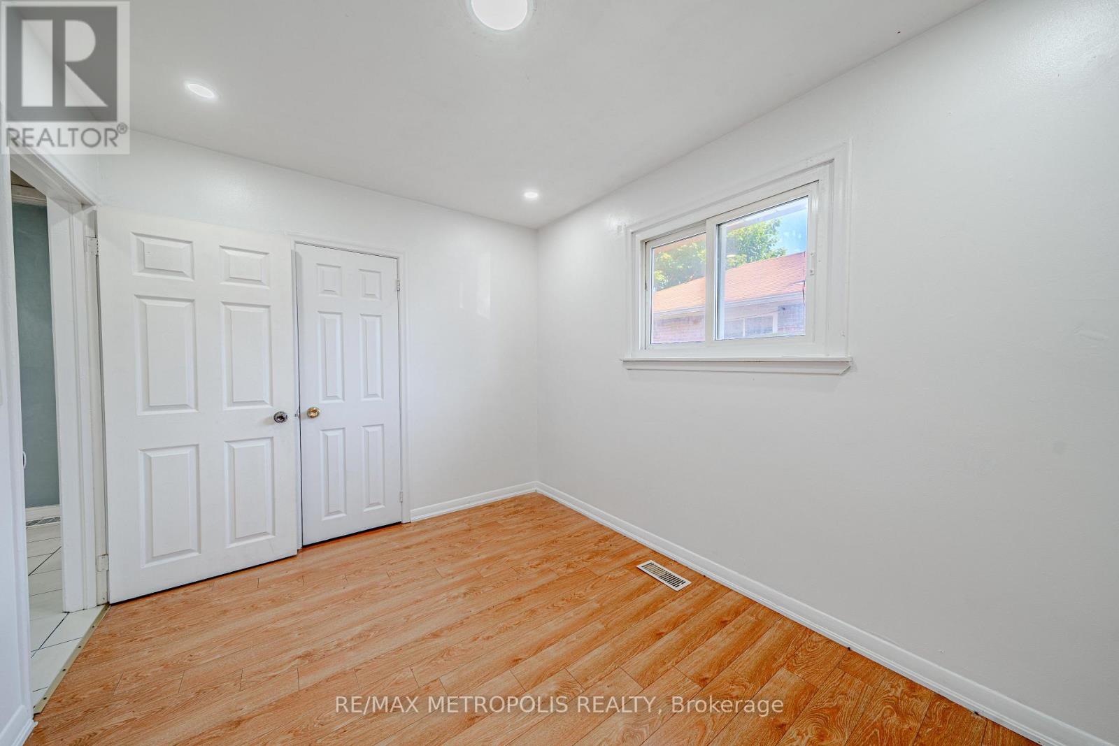 235 WAVERLY STREET S - 17