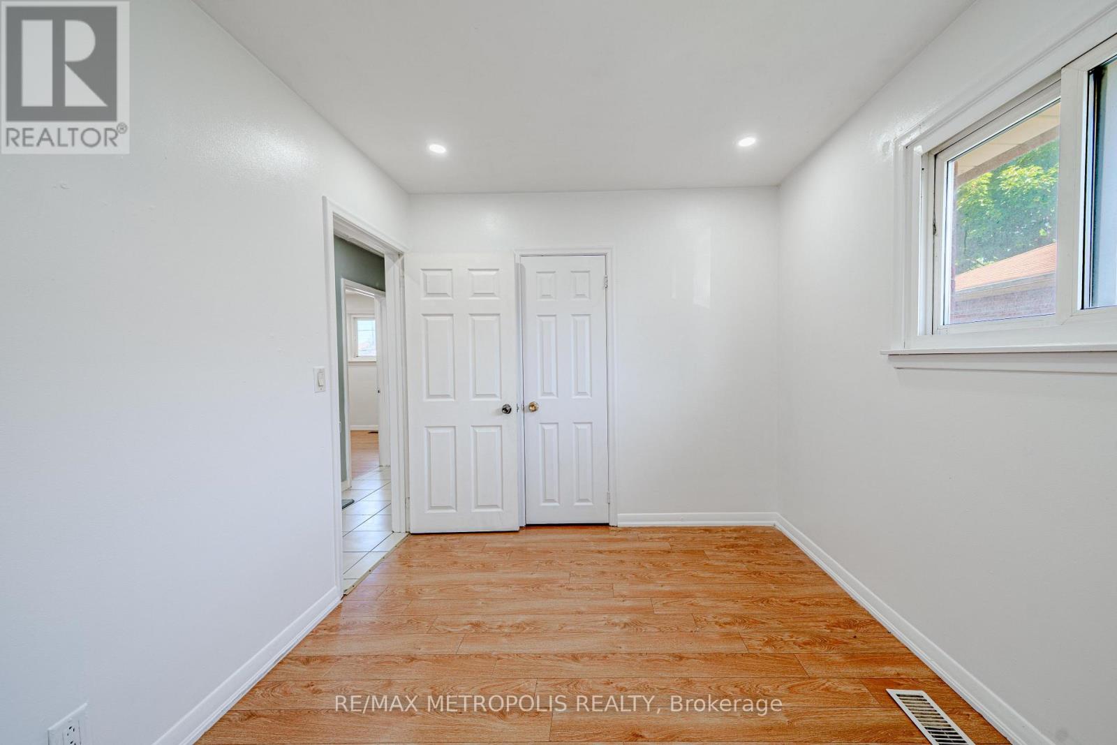 235 WAVERLY STREET S - 18