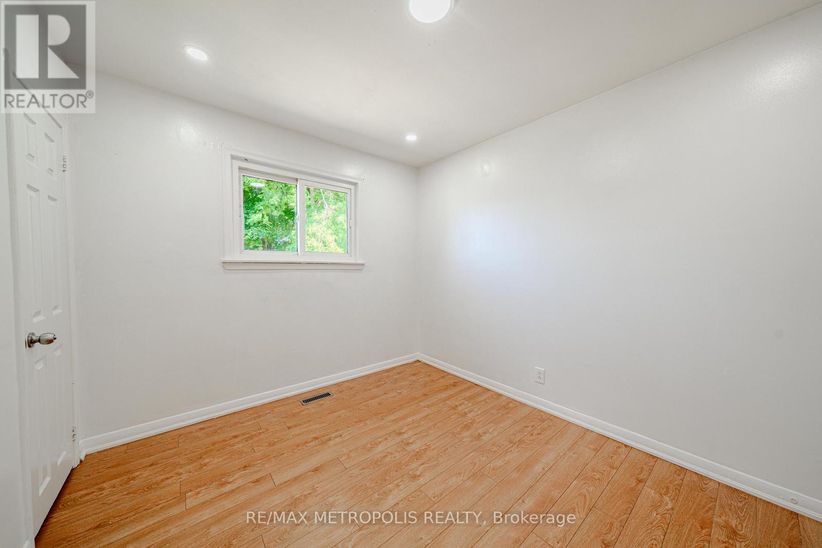 235 WAVERLY STREET S - 19