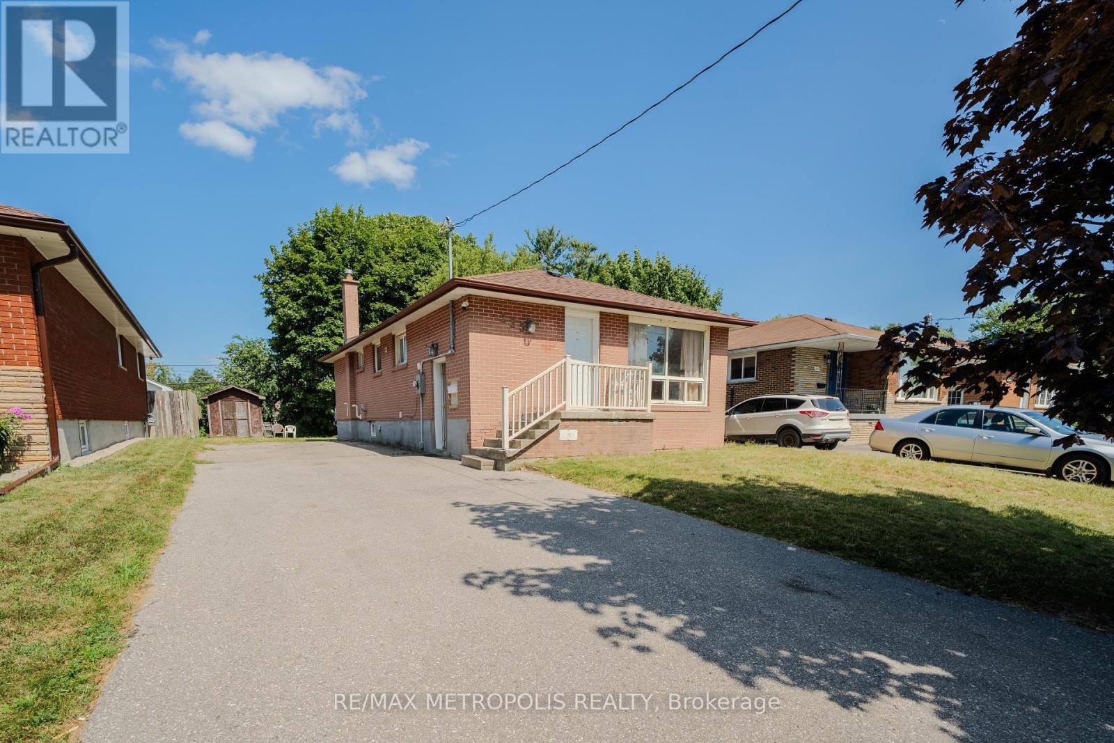 235 WAVERLY STREET S - 2