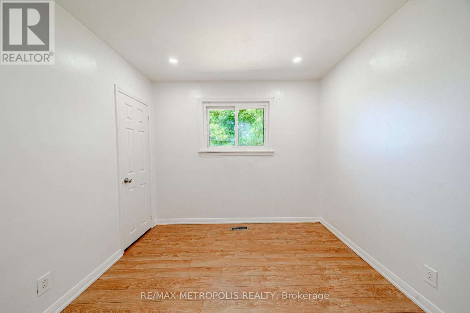 235 WAVERLY STREET S - 20