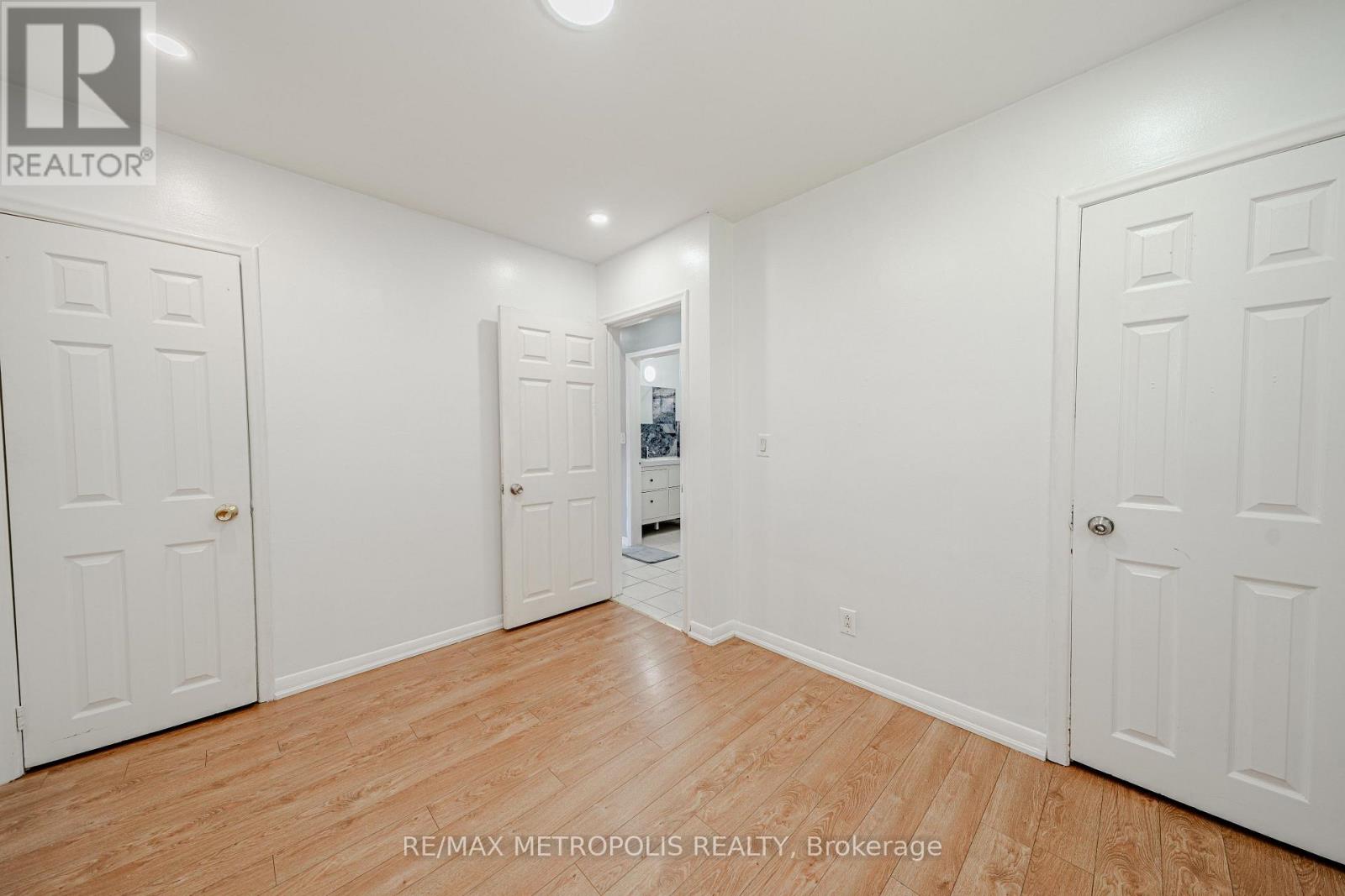 235 WAVERLY STREET S - 22