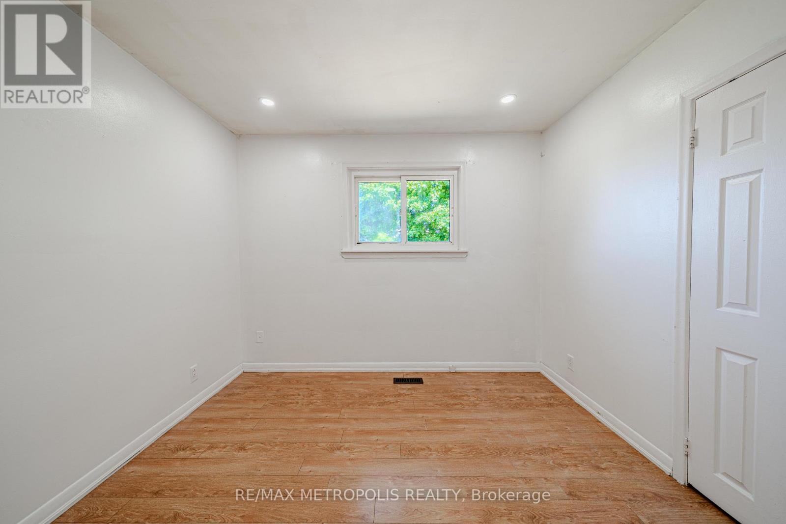 235 WAVERLY STREET S - 24
