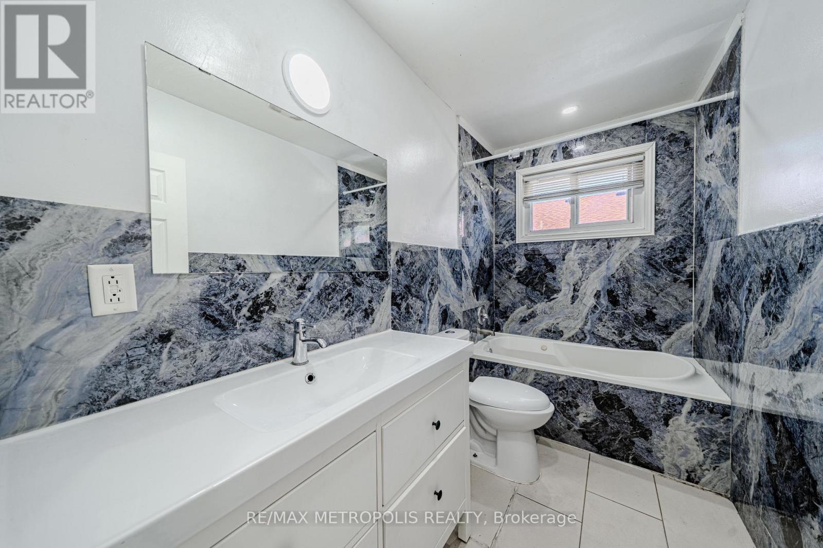 235 WAVERLY STREET S - 27