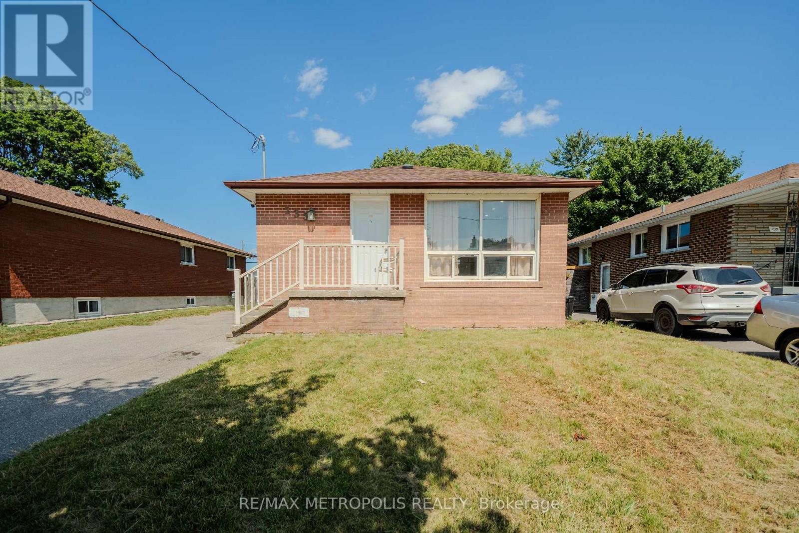 235 WAVERLY STREET S - 3
