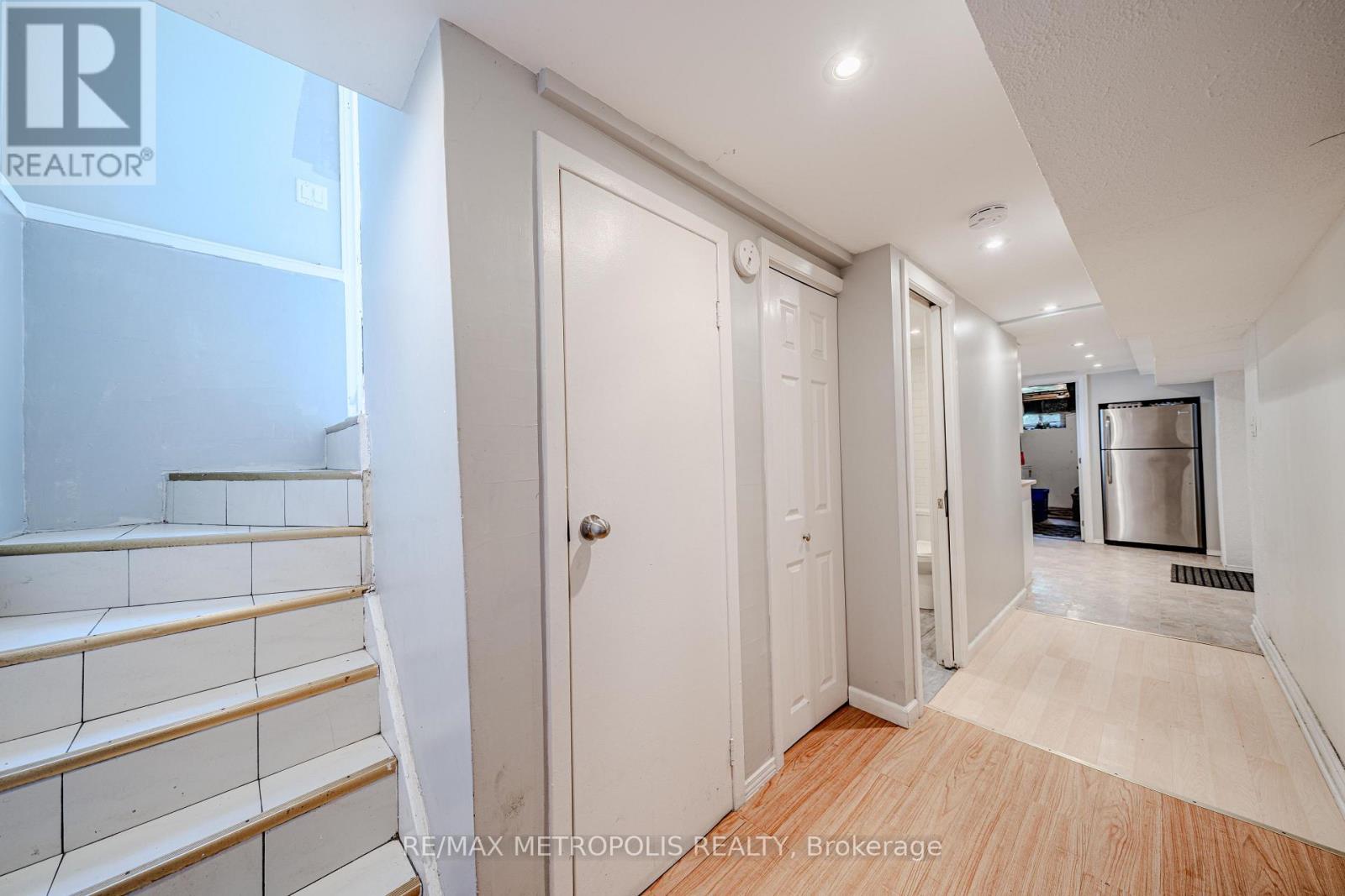 235 WAVERLY STREET S - 30