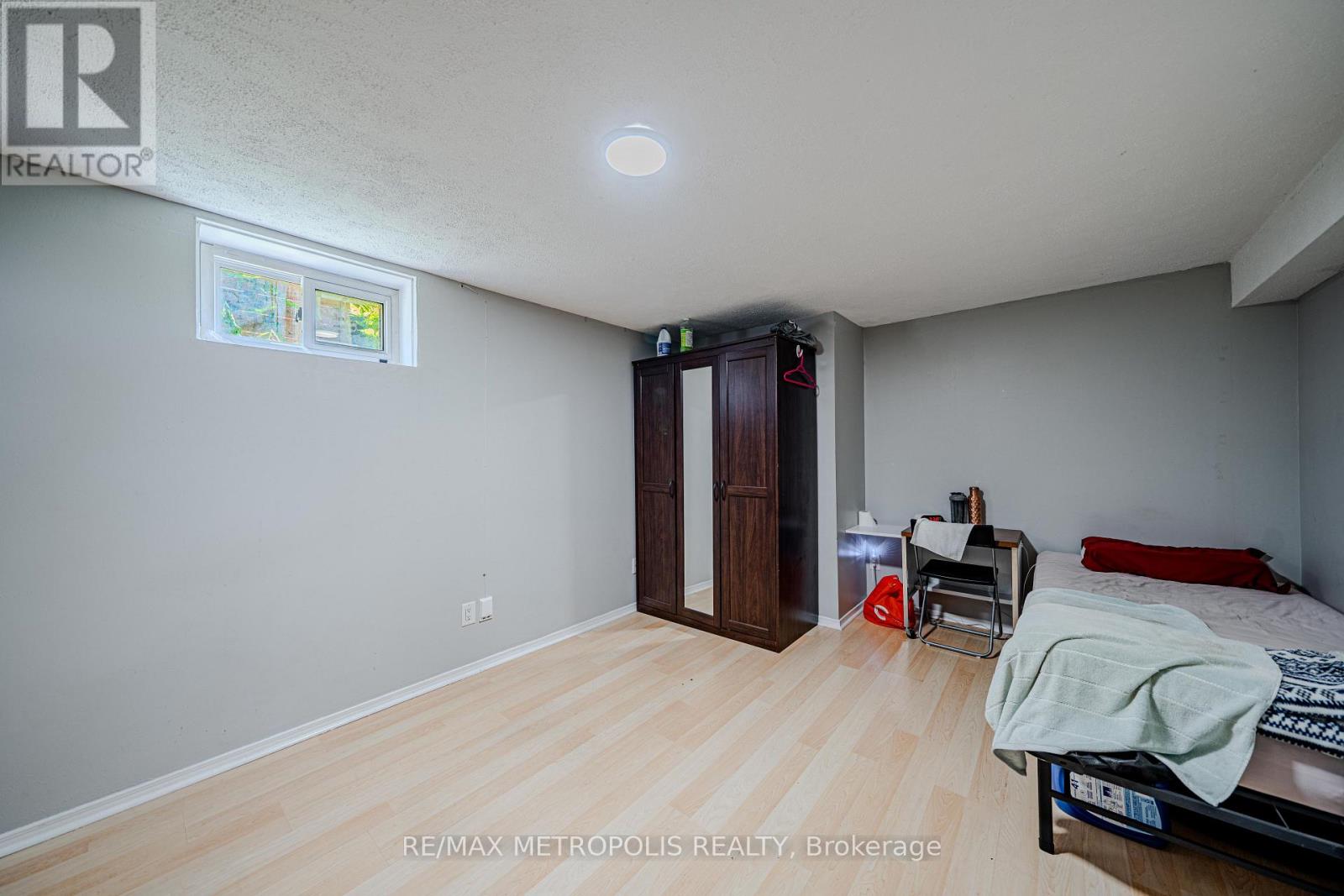 235 WAVERLY STREET S - 31