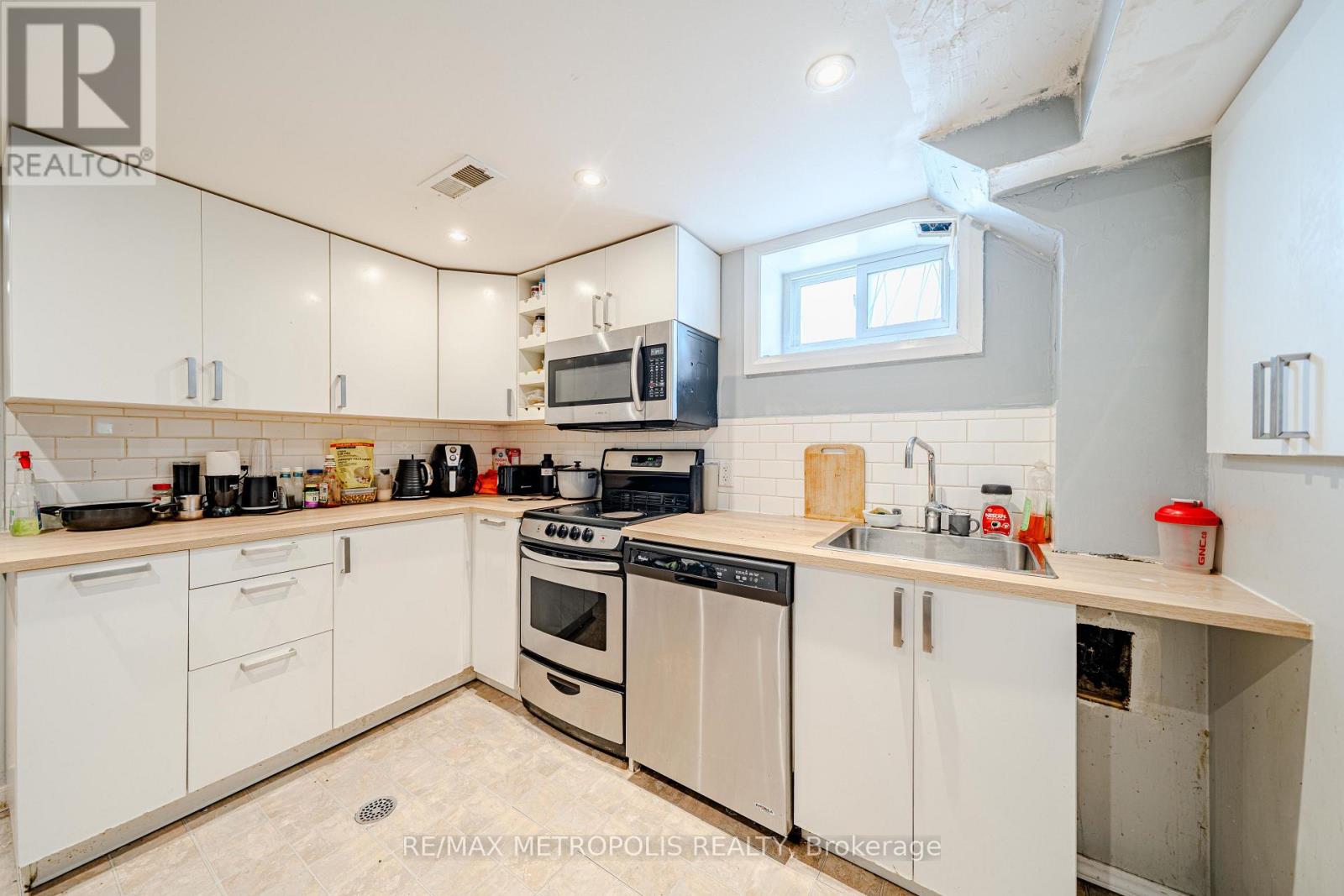 235 WAVERLY STREET S - 33