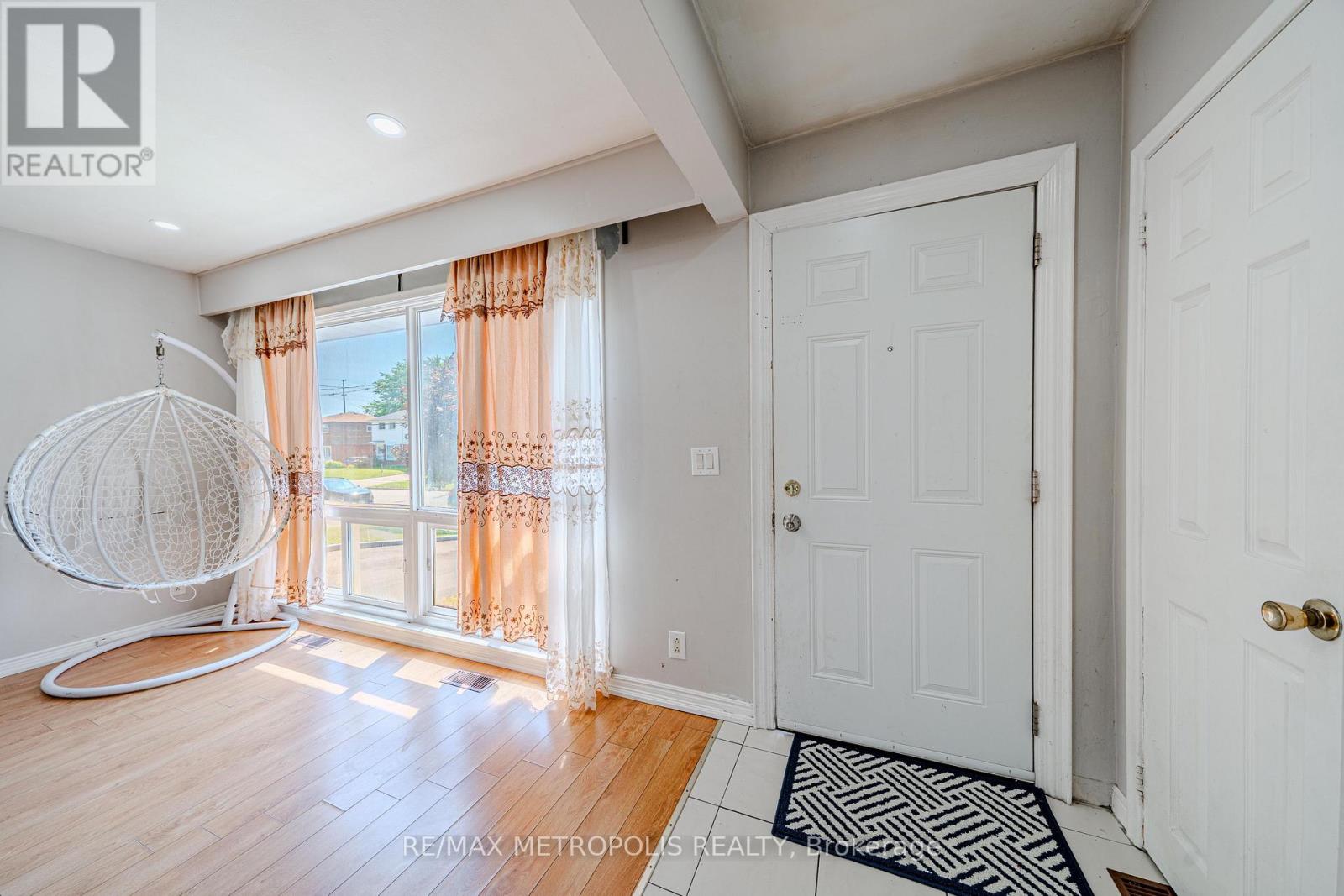 235 WAVERLY STREET S - 4