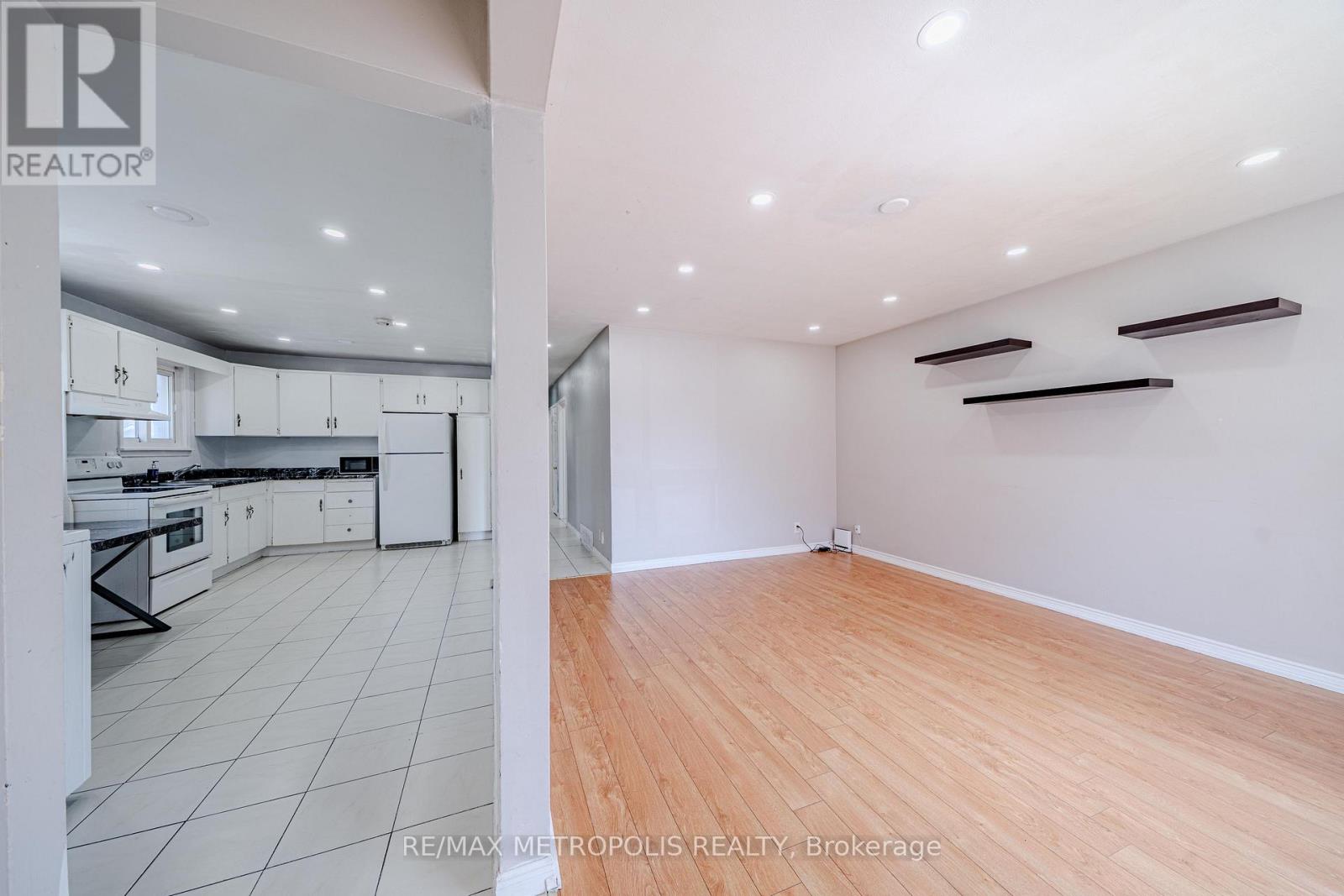 235 WAVERLY STREET S - 5