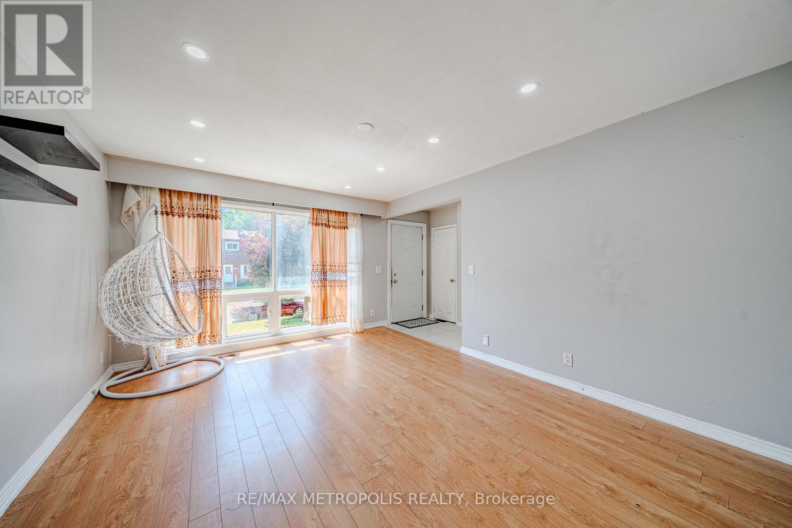 235 WAVERLY STREET S - 8