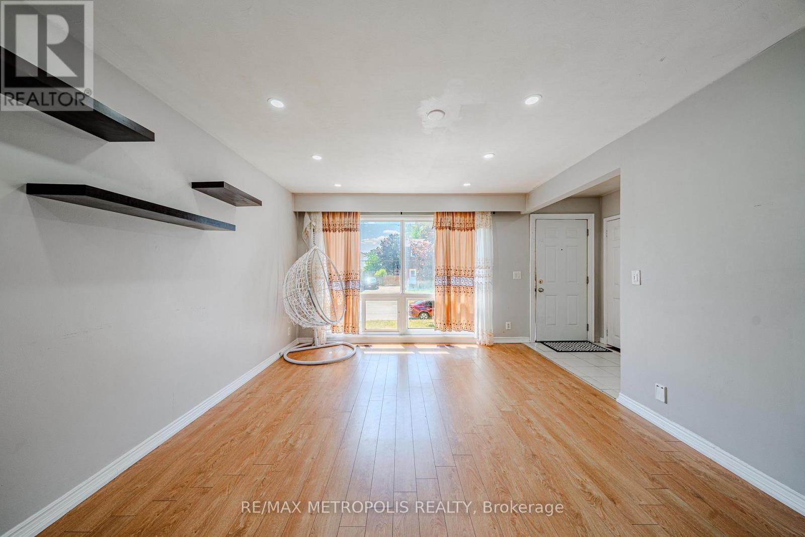 235 WAVERLY STREET S - 9