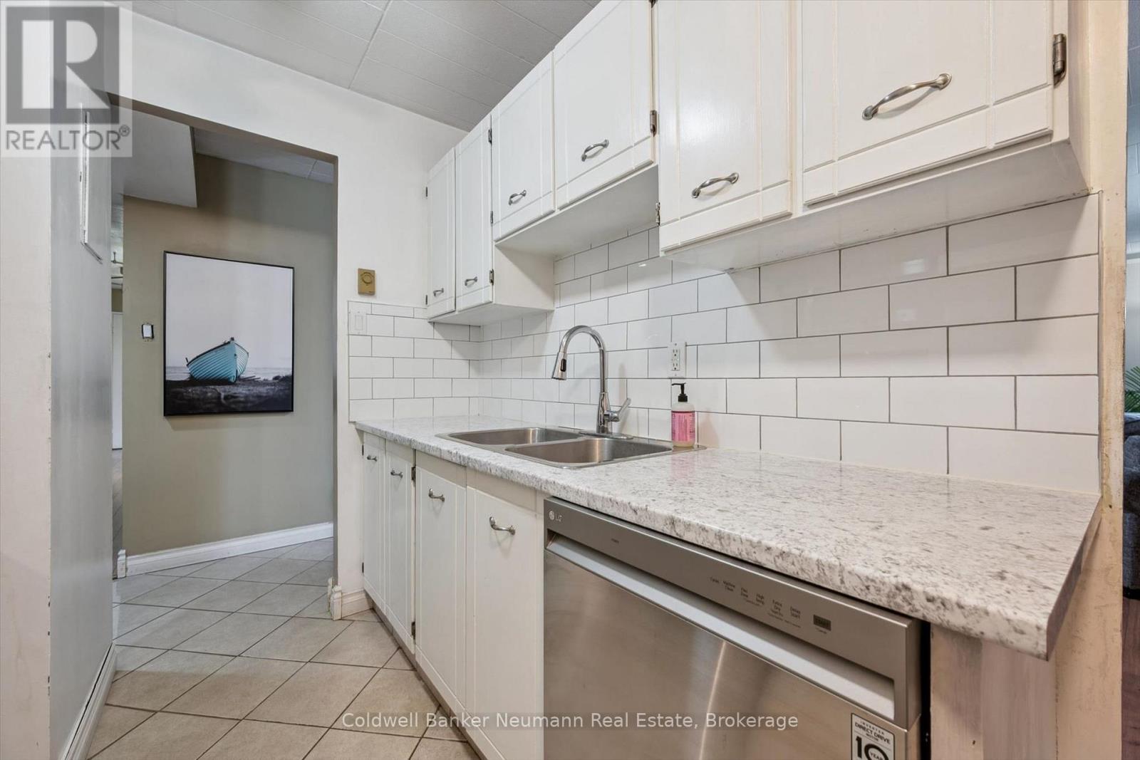 #411 7 AJAX STREET - 24