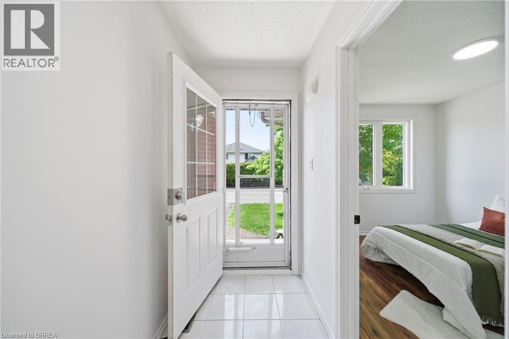 1 BUCHANAN Crescent Unit# 10, Brantford — photo 3