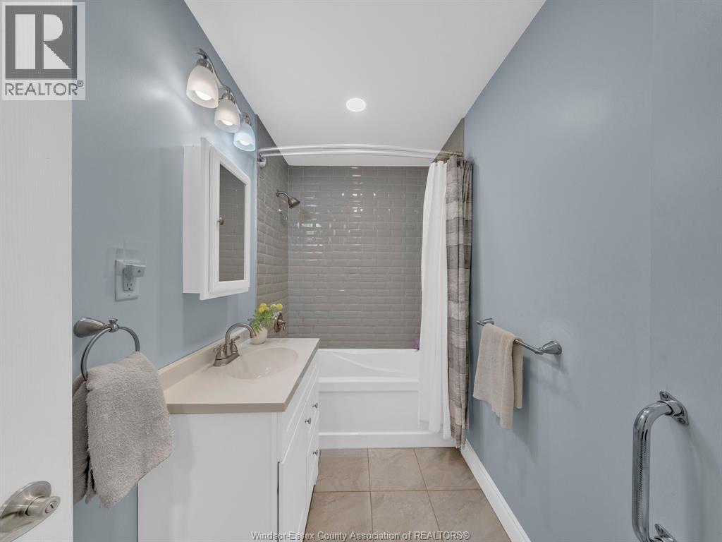 489 MCKAY - 24