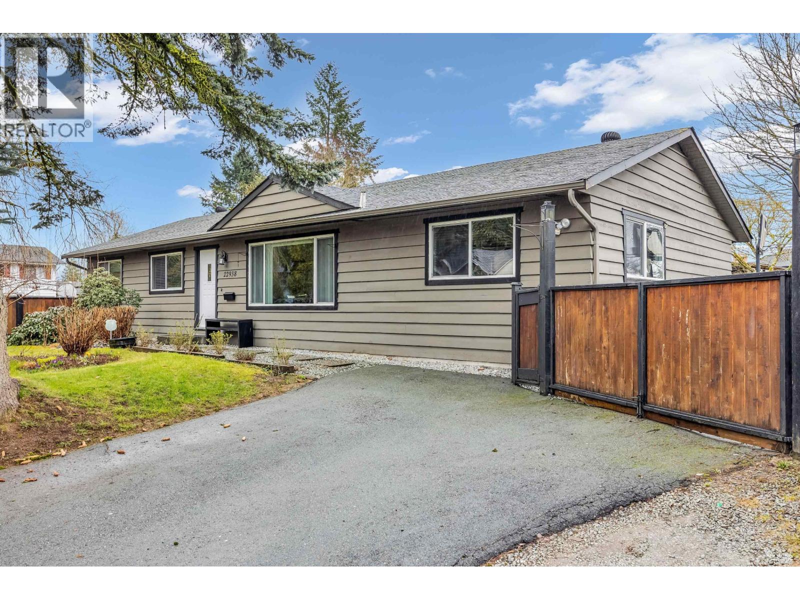 22938 FULLER AVENUE, Maple Ridge — photo 2