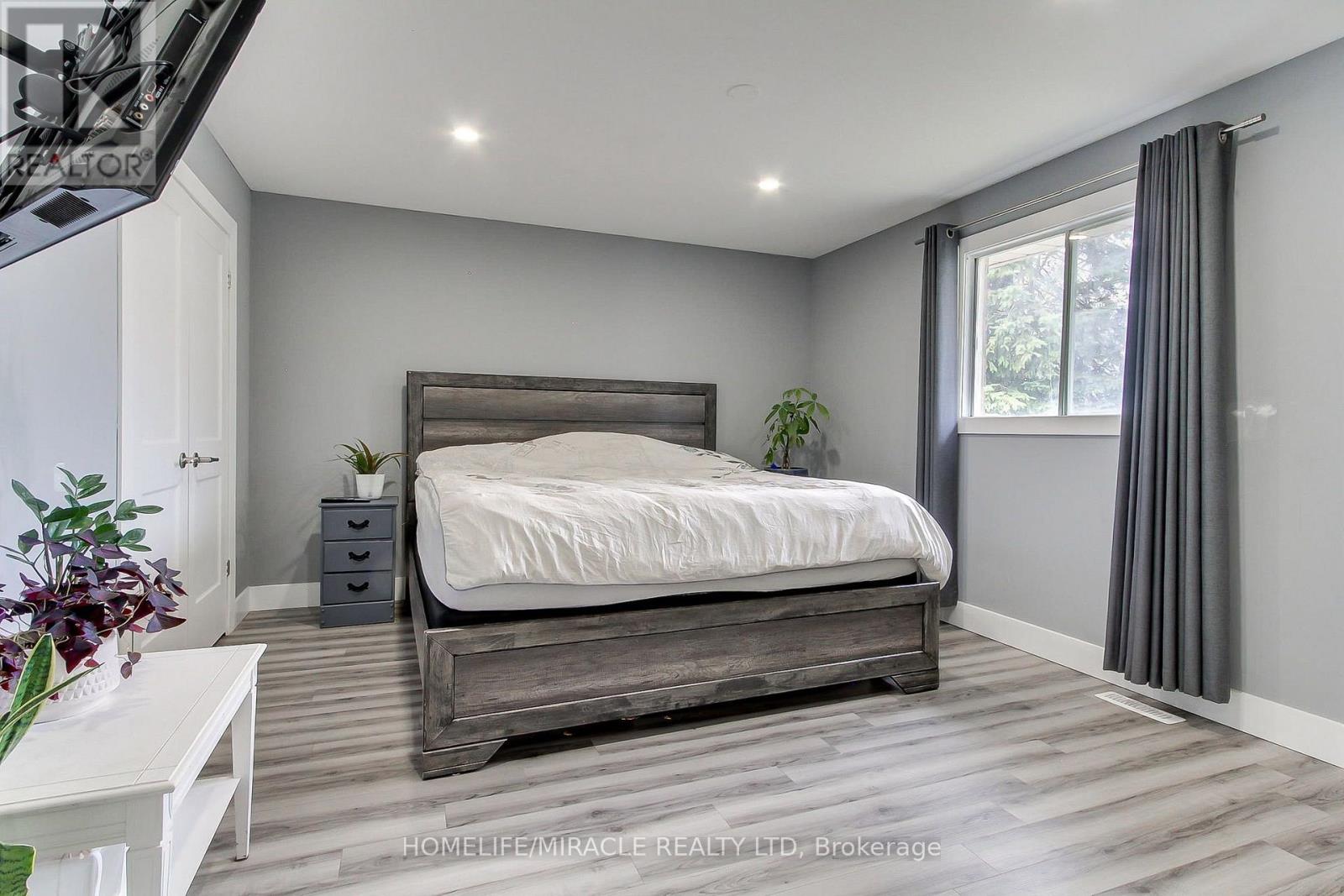 30 NORTHGATE DRIVE - 22