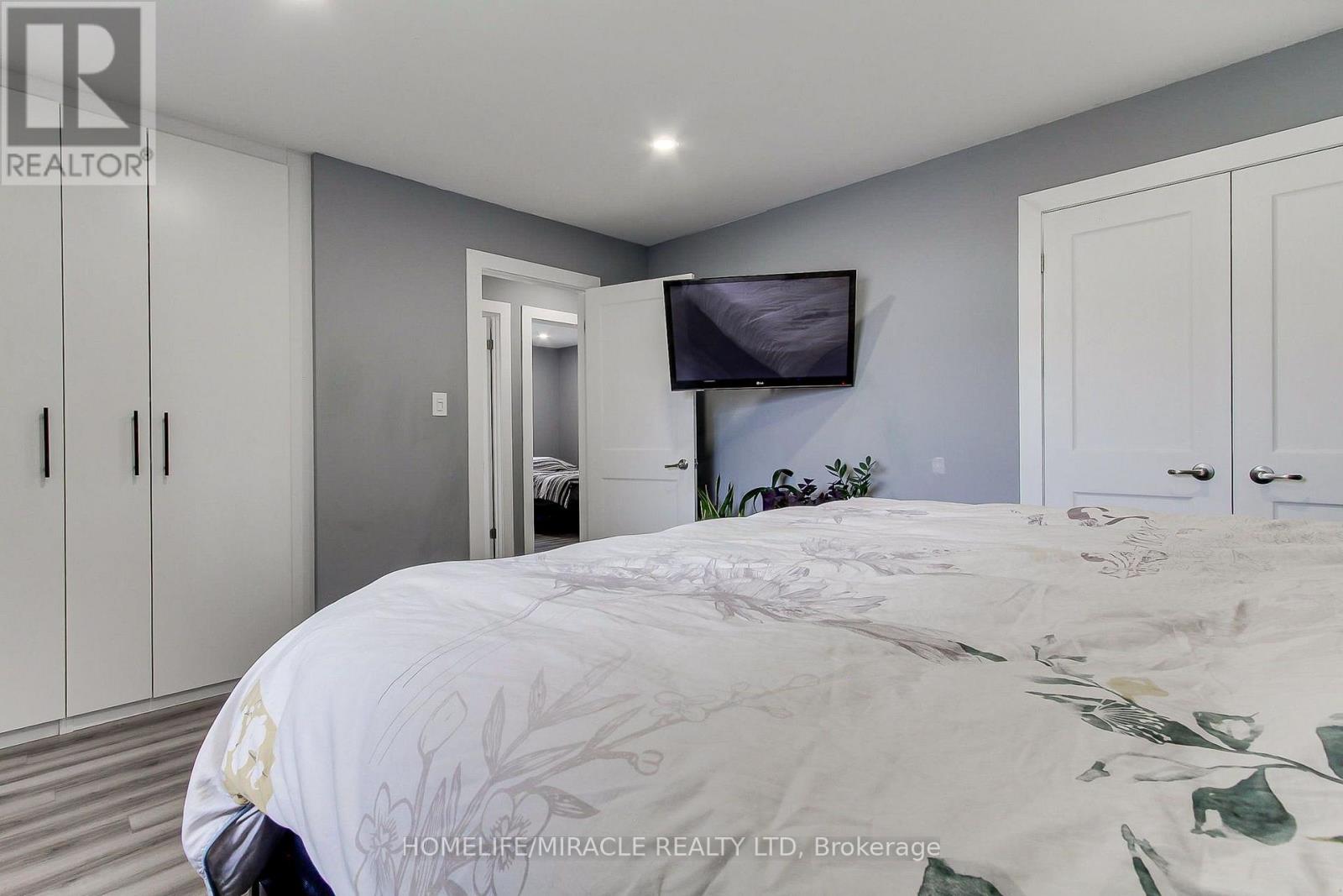 30 NORTHGATE DRIVE - 24