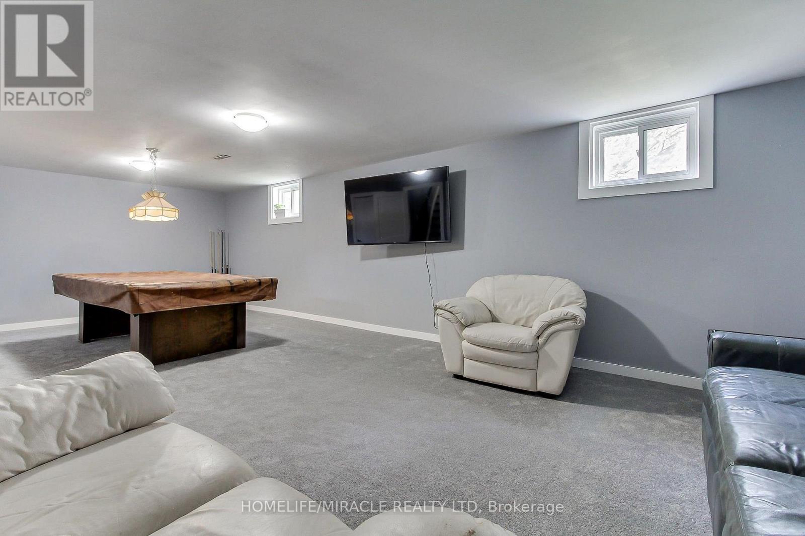 30 NORTHGATE DRIVE - 32