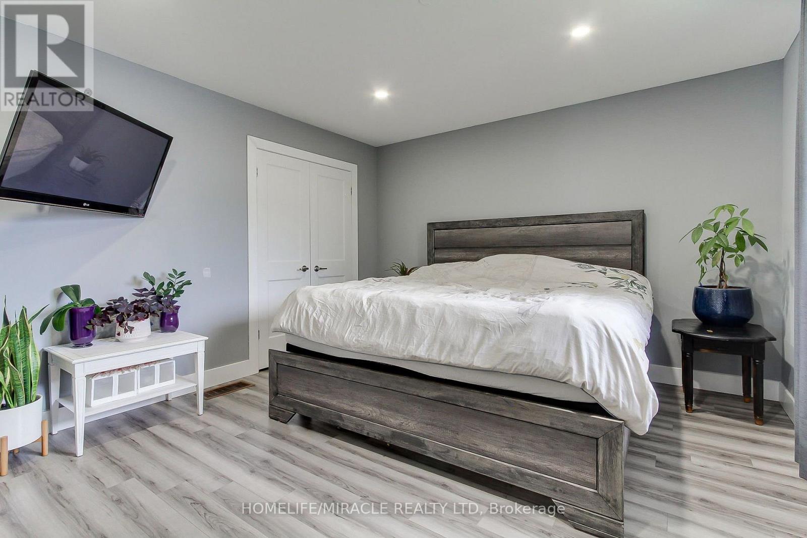 30 NORTHGATE DRIVE - 23