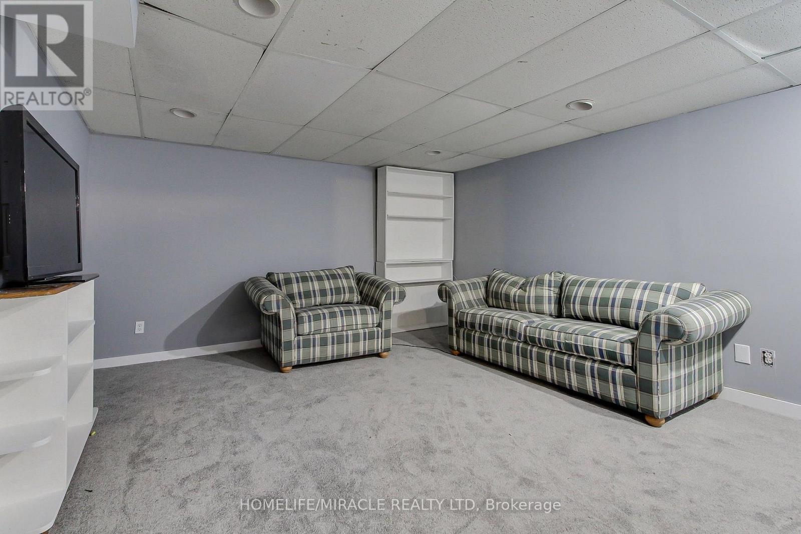 30 NORTHGATE DRIVE - 33