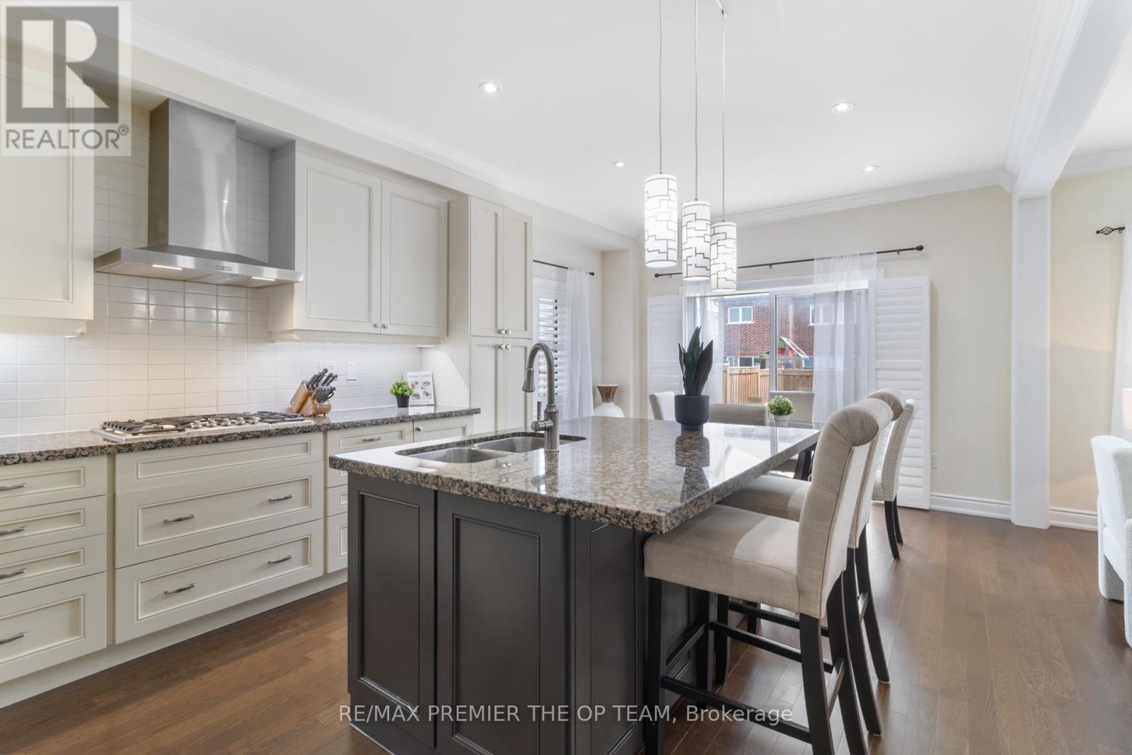 977 WICKHAM ROAD - 13
