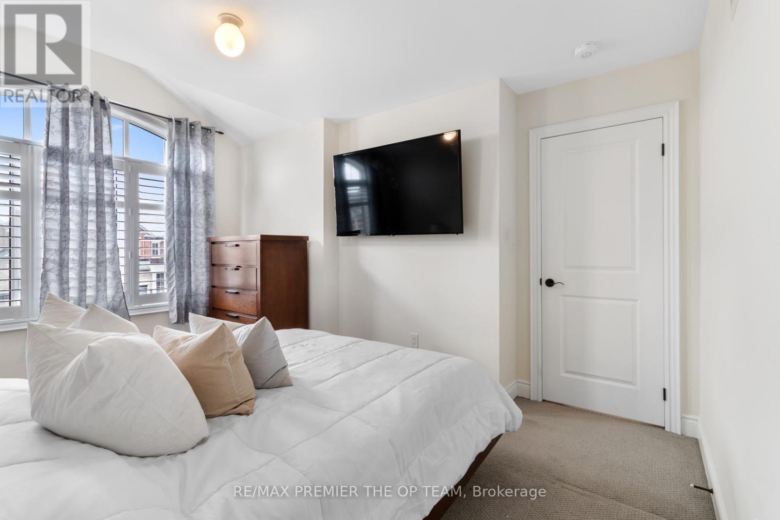 977 WICKHAM ROAD - 39